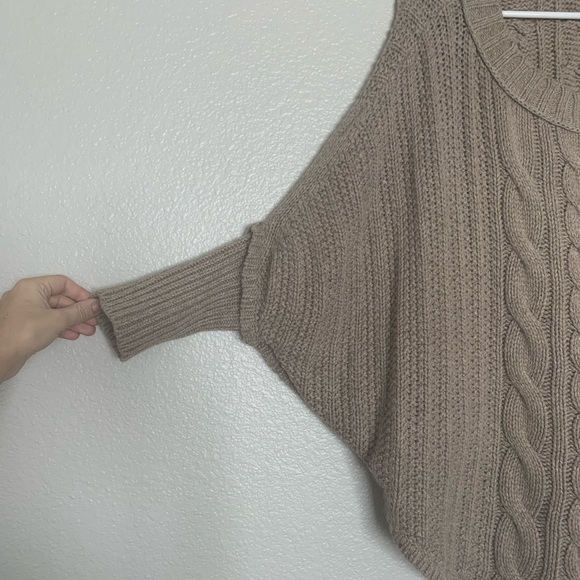 Poncho - Picture 2 of 4